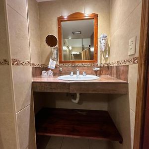 Habitación Estándar con 2 Camas Individuales